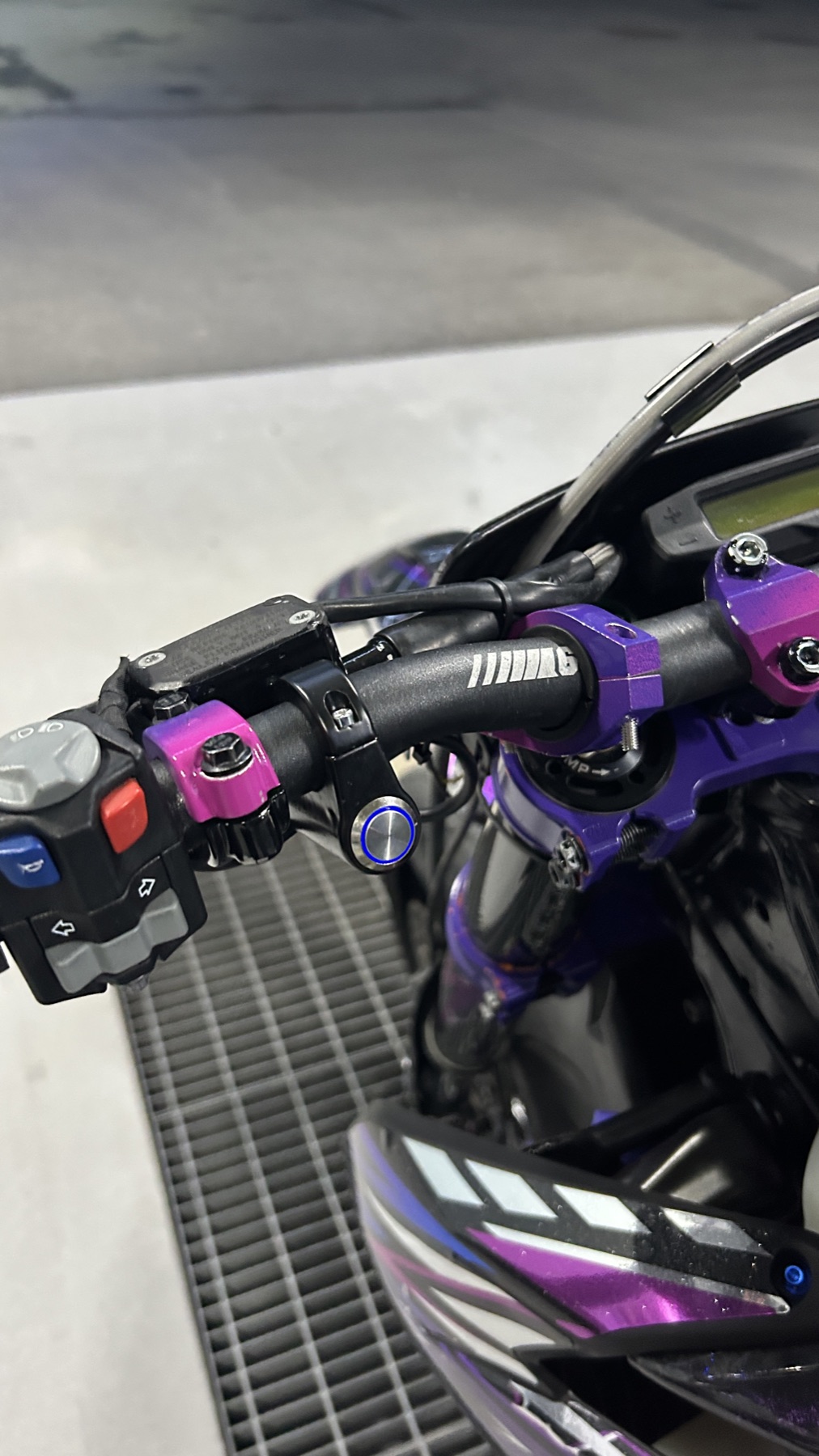 Motech Lenkerknopf am Motorrad